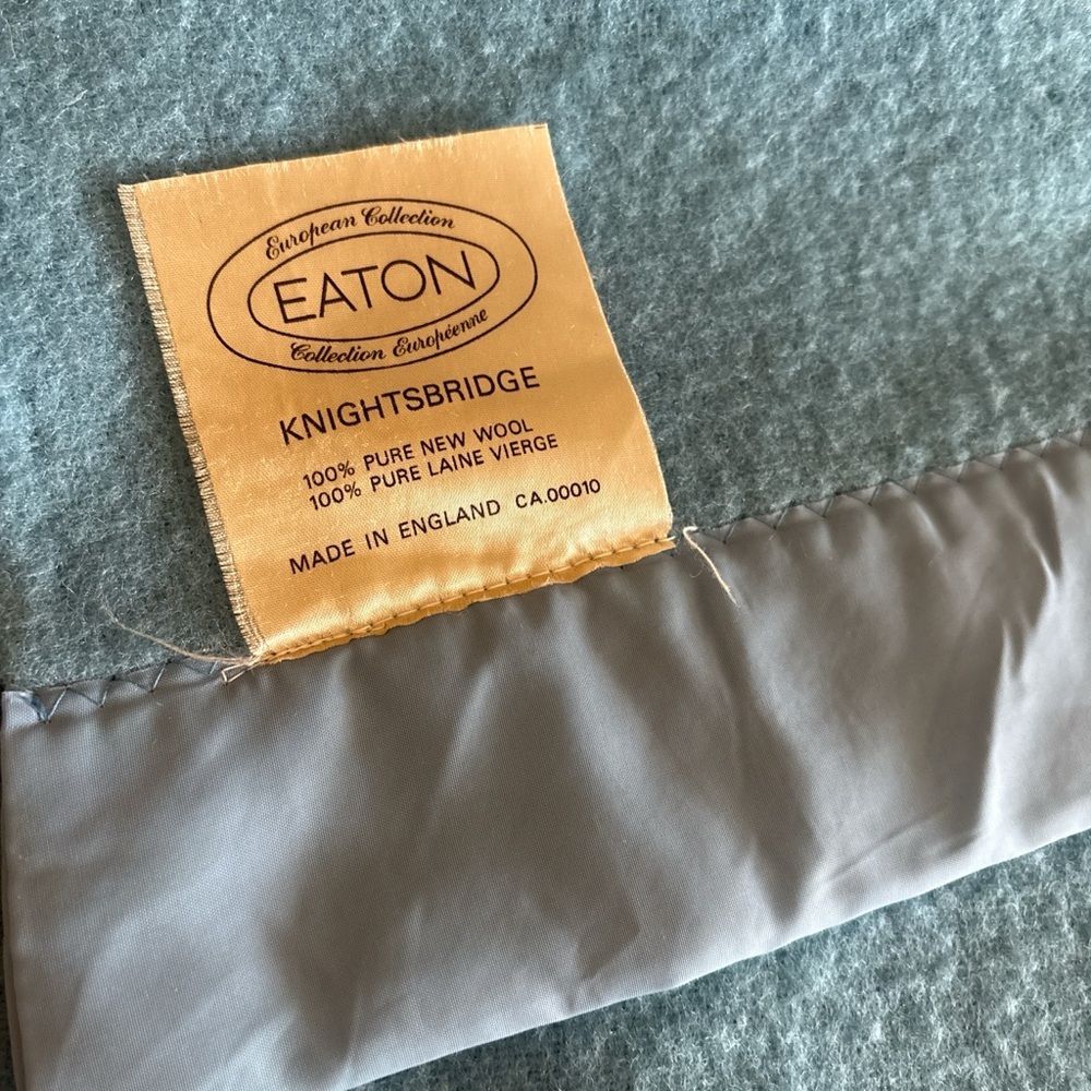 Easton 100% wool Sky Blue Bedding Blanket. Size 91/71.5 in. Made in England. - Picture 2 of 3